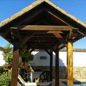 Carpintería de Madera Matías Ruiz Cañada e Hijos C.B. techo de madera en patio